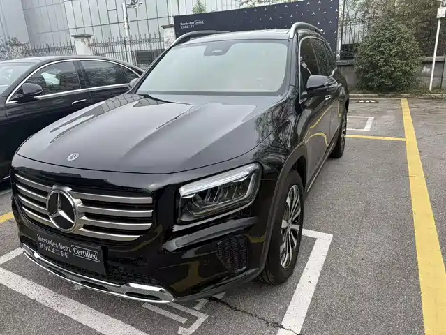 MERCEDES-BENZ GLB 2025