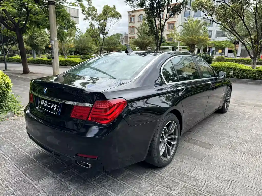 BMW 7 Series — миниатюра 6