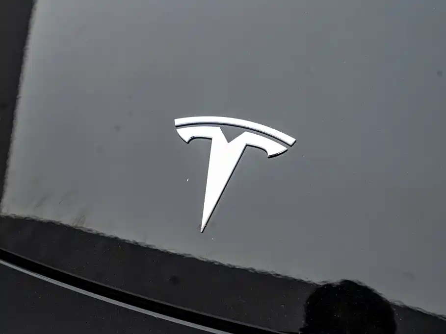 Tesla Model Y — миниатюра 11