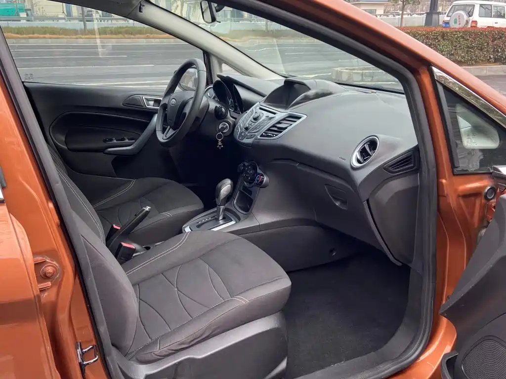 Ford Fiesta — миниатюра 6