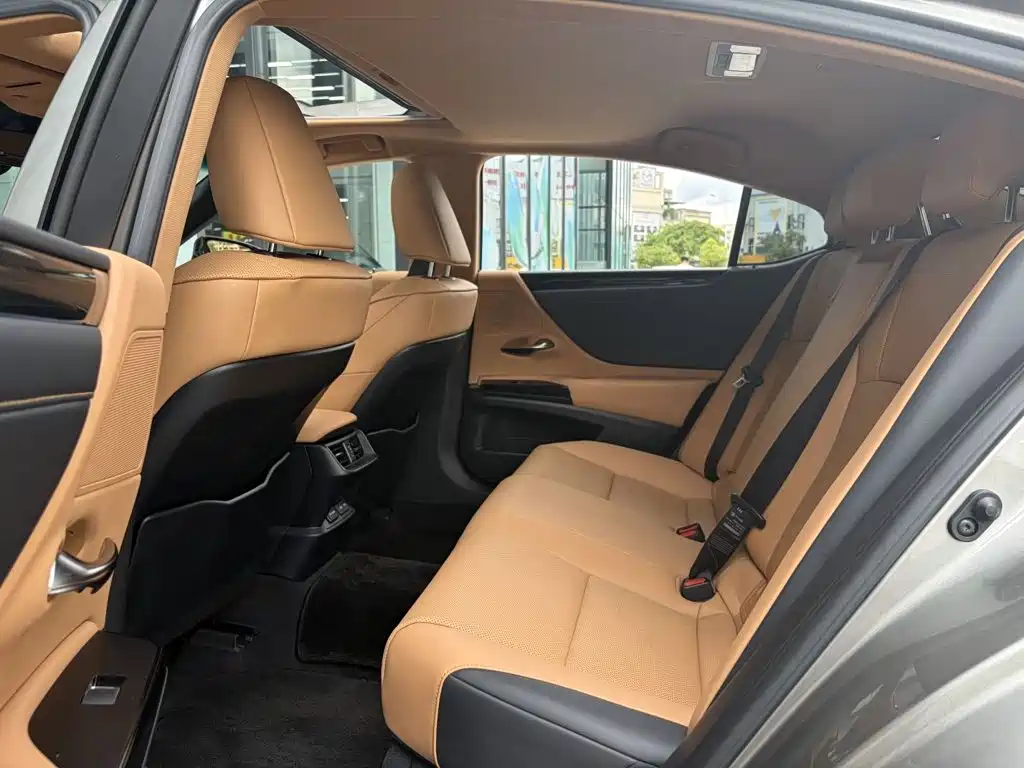 Lexus ES — миниатюра 14