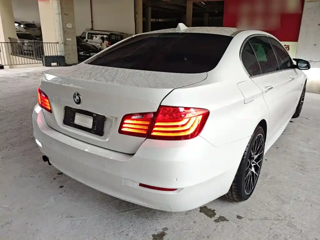 BMW 5 Series — миниатюра 7