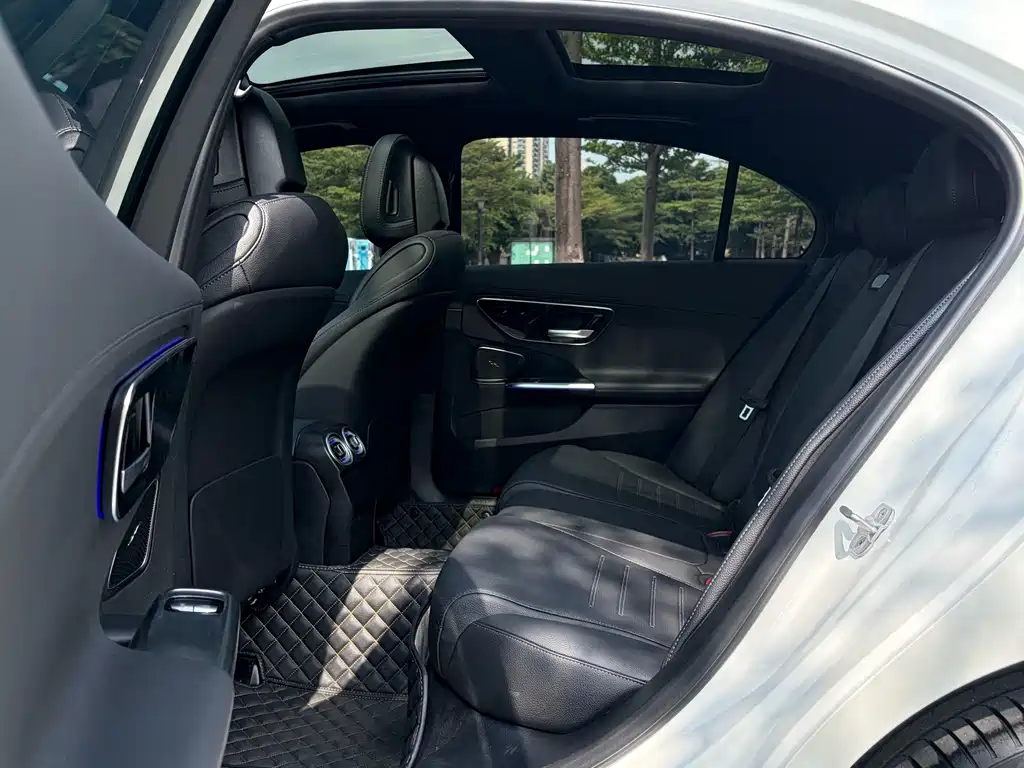 Mercedes-Benz C-Class — миниатюра 17