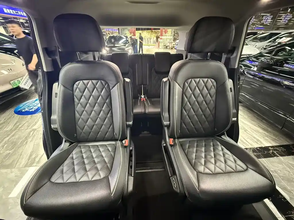 Volkswagen Viloran 2022 530TSI Flagship Pro 6 мест