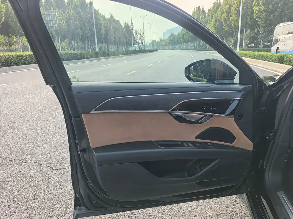 Audi A8 — миниатюра 12