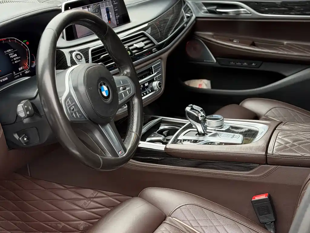 BMW 7 Series — миниатюра 4