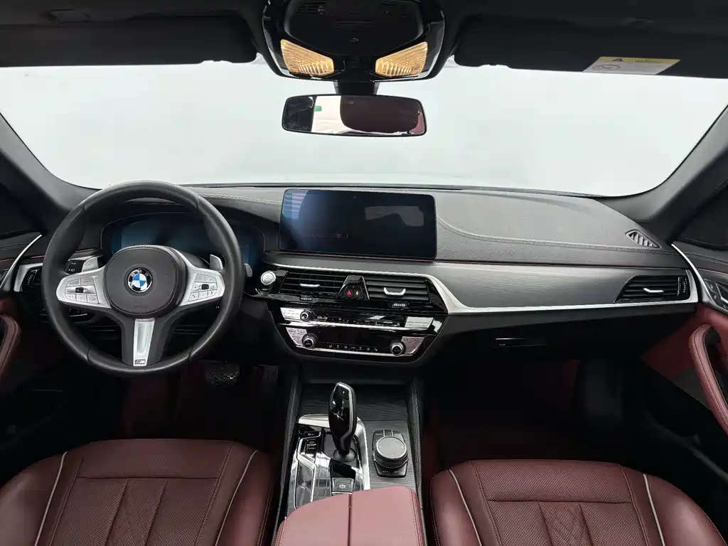 BMW 5 Series — миниатюра 13
