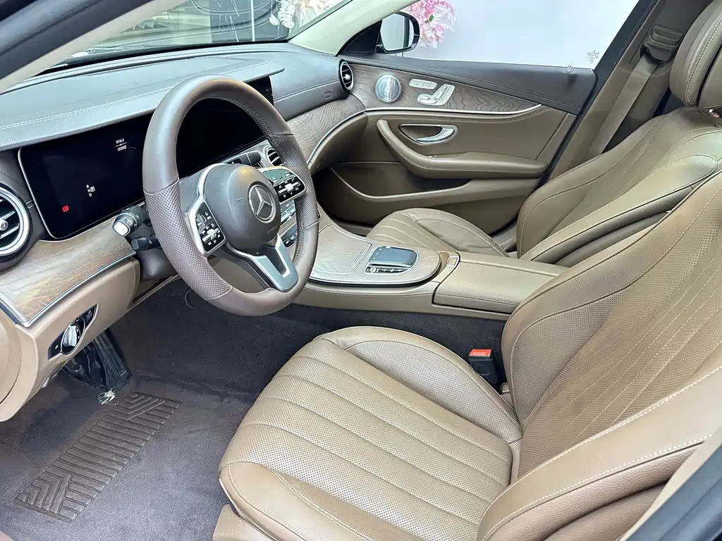 Mercedes-Benz E-Class — миниатюра 18