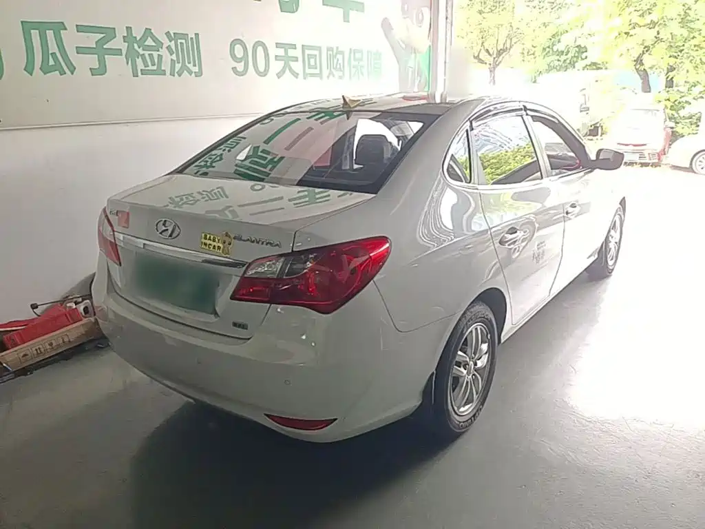 Hyundai Elantra — миниатюра 7