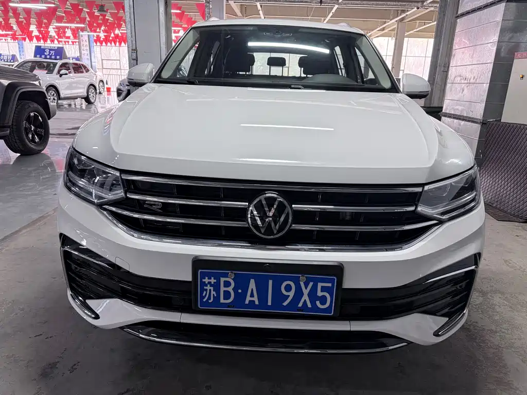 Volkswagen Tiguan L - фото 2