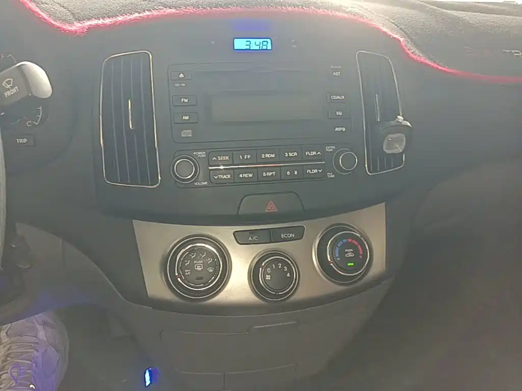 Hyundai Elantra — миниатюра 13
