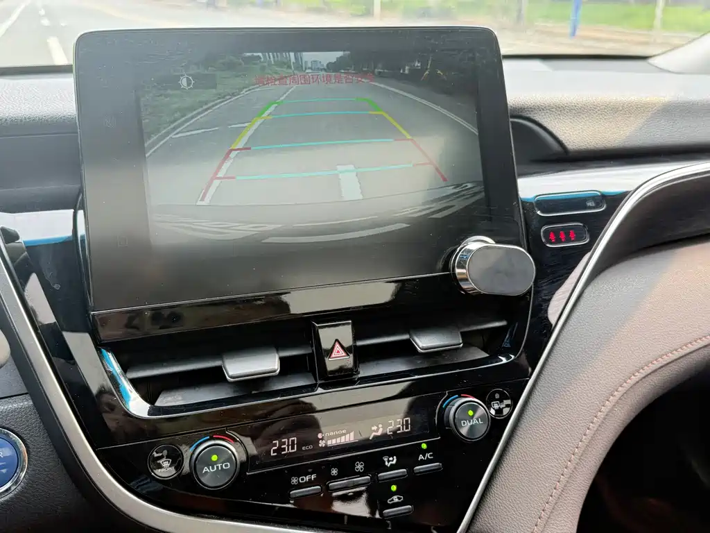 Toyota Camry — миниатюра 17