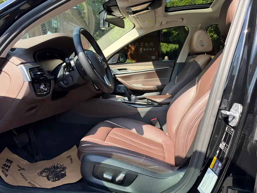 BMW 5 Series New Energy — миниатюра 10