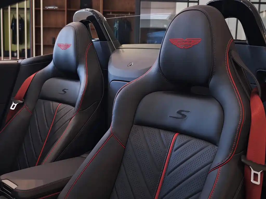 Aston Martin V8 Vantage — миниатюра 16