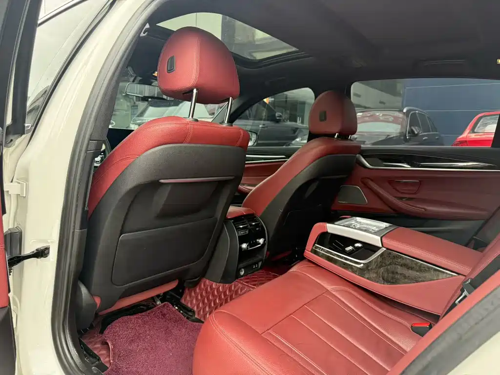 BMW 5 Series — миниатюра 6