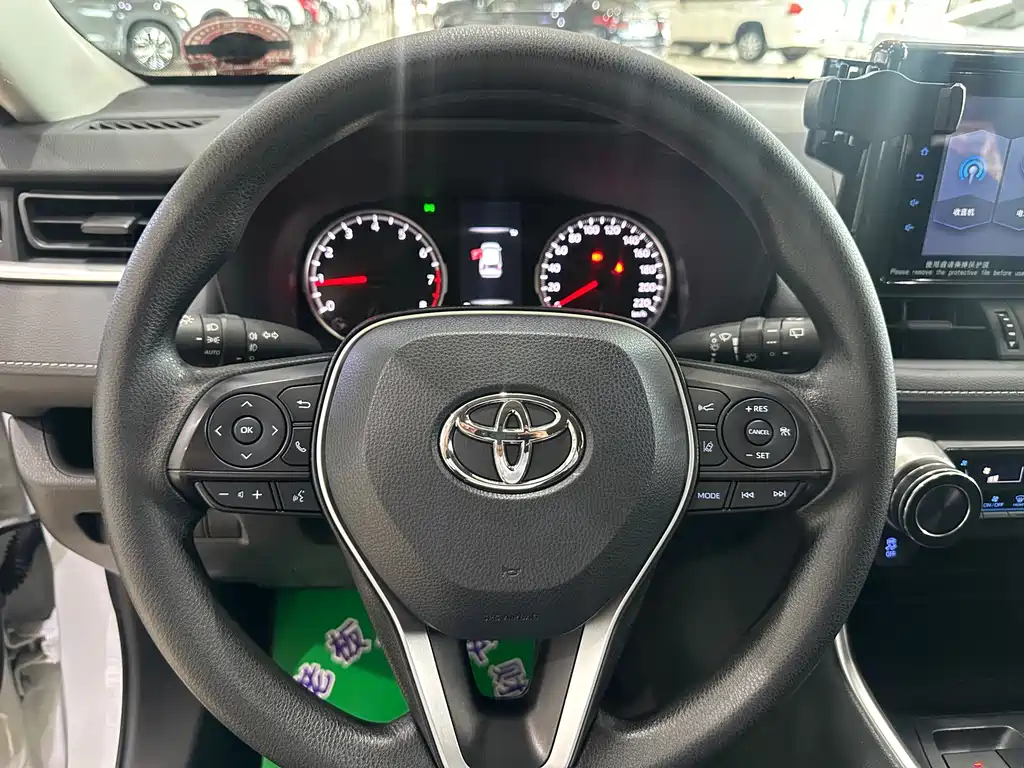 Toyota RAV4 — миниатюра 5