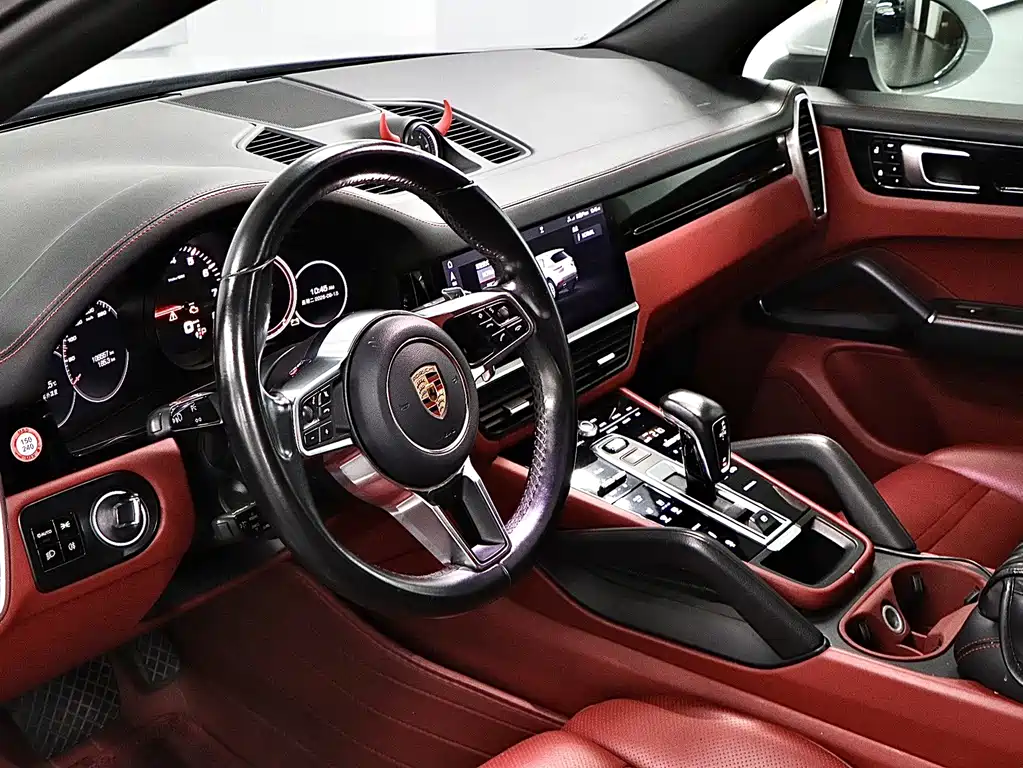 Porsche Cayenne — миниатюра 11