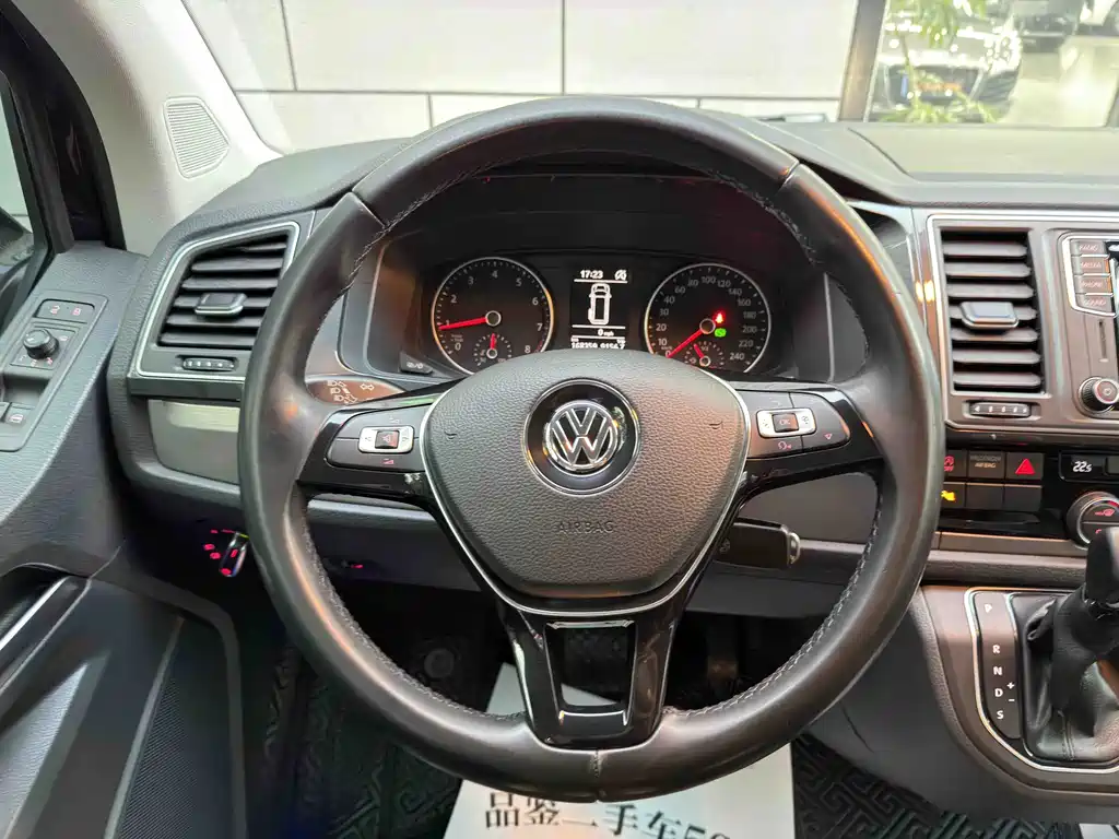 Volkswagen Caravelle — миниатюра 11