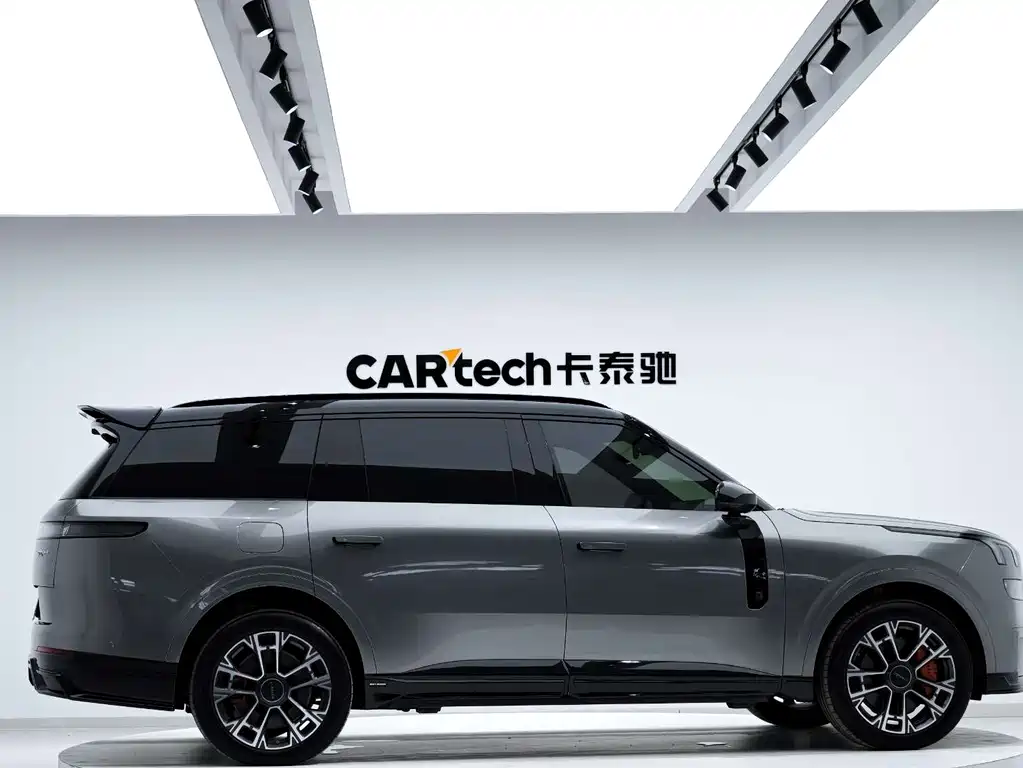 LYNK  & CO 900