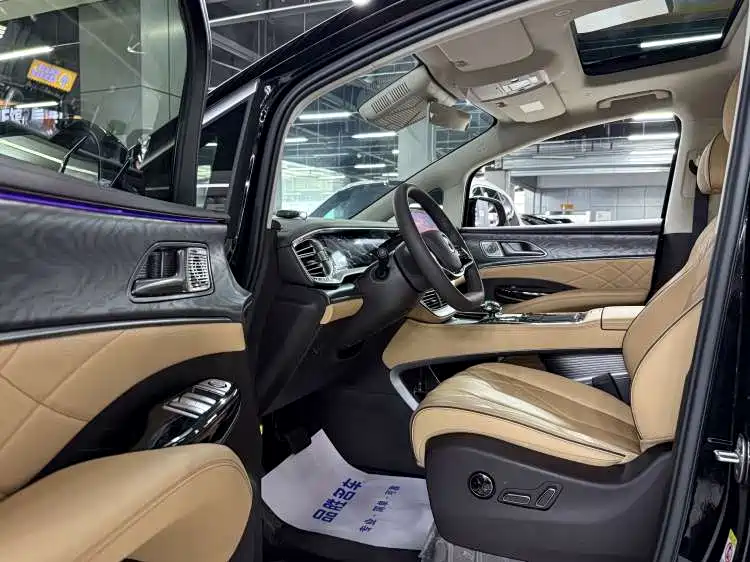 Denza D9 2024 DM-i 980 Luxury