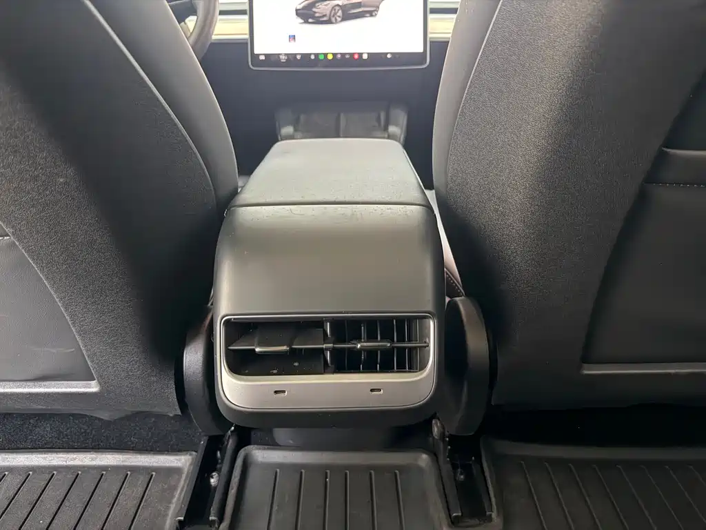 Tesla Model 3 — миниатюра 16