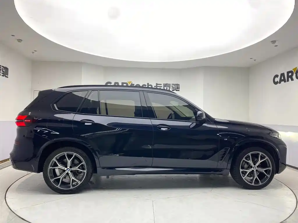 BMW X5 2023 xDrive 30Li Premium M Sport