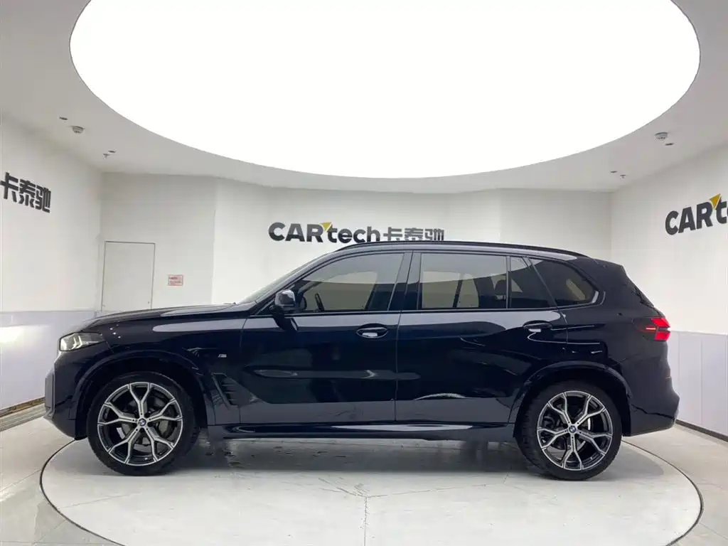 BMW X5 2023 xDrive 30Li Premium M Sport