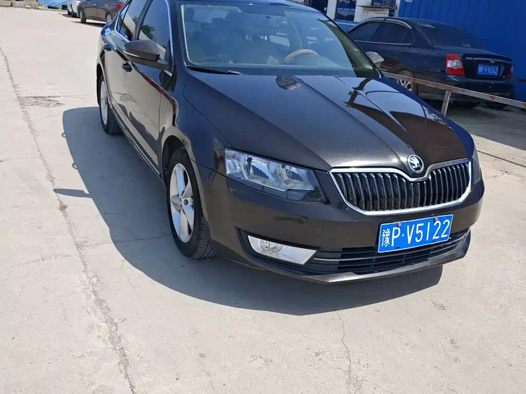 Skoda Octavia 2015 1.6L MT