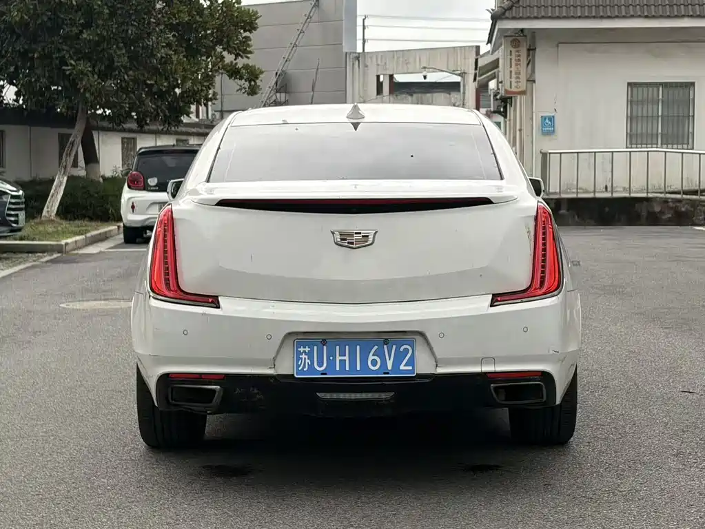 CADILLAC XTS