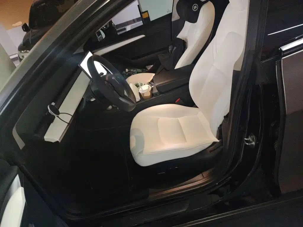 Tesla Model 3 — миниатюра 8
