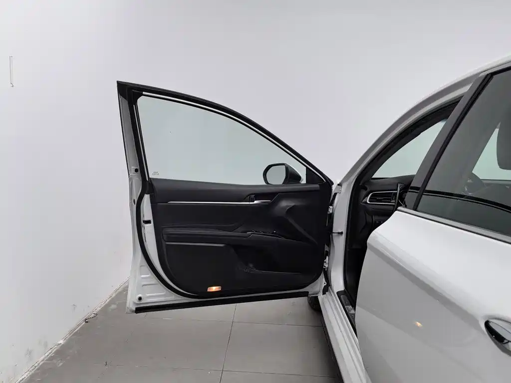 Toyota Camry — миниатюра 8