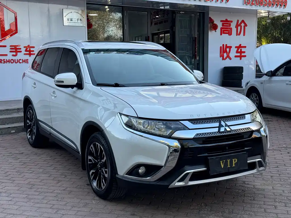 MITSUBISHI OUTLANDER