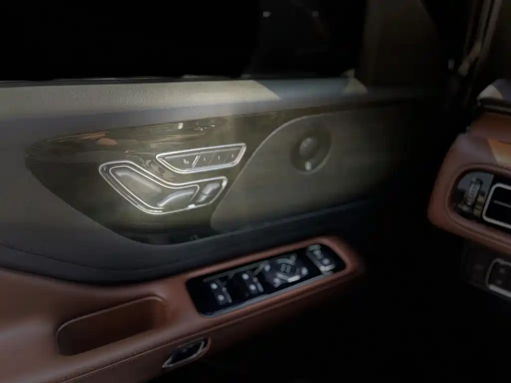 Lincoln Aviator — миниатюра 12