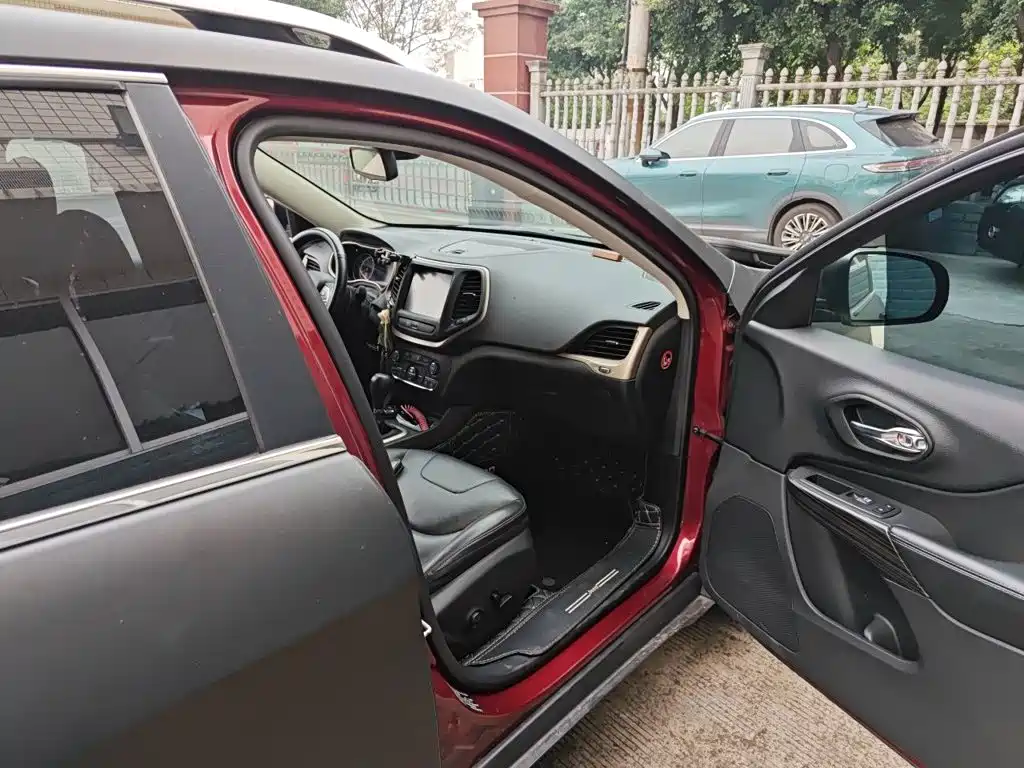 Jeep Cherokee — миниатюра 18