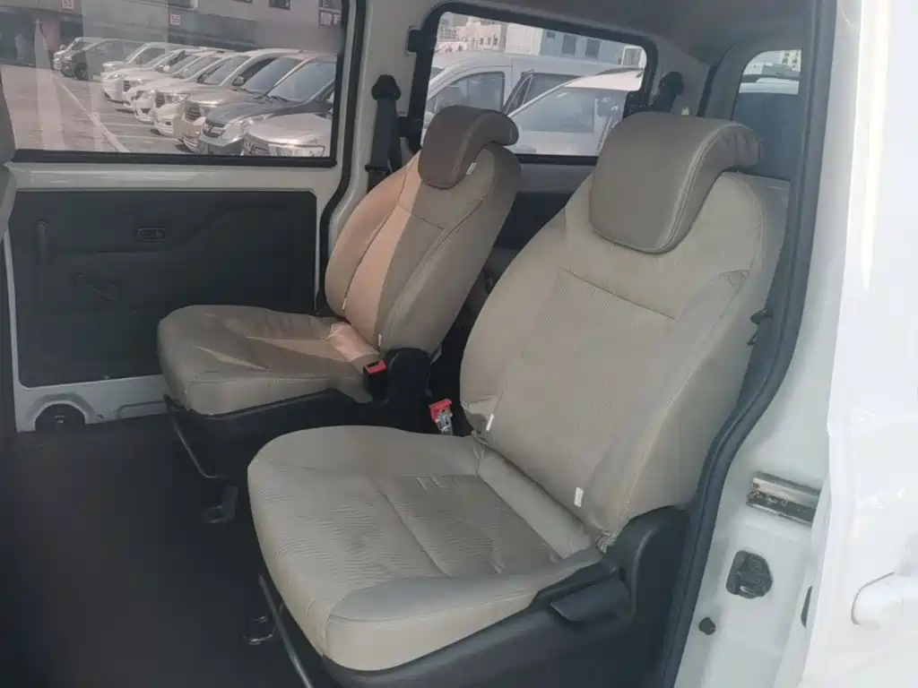 Wuling Rongguang V — миниатюра 17