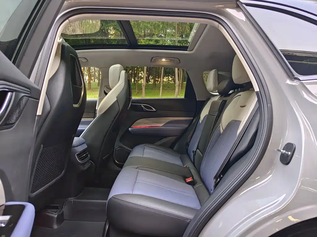 Hongqi Hongqi HS3 — миниатюра 17