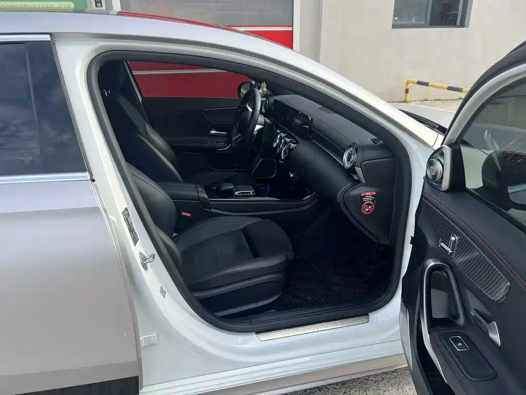 Mercedes-Benz A-Class — миниатюра 9