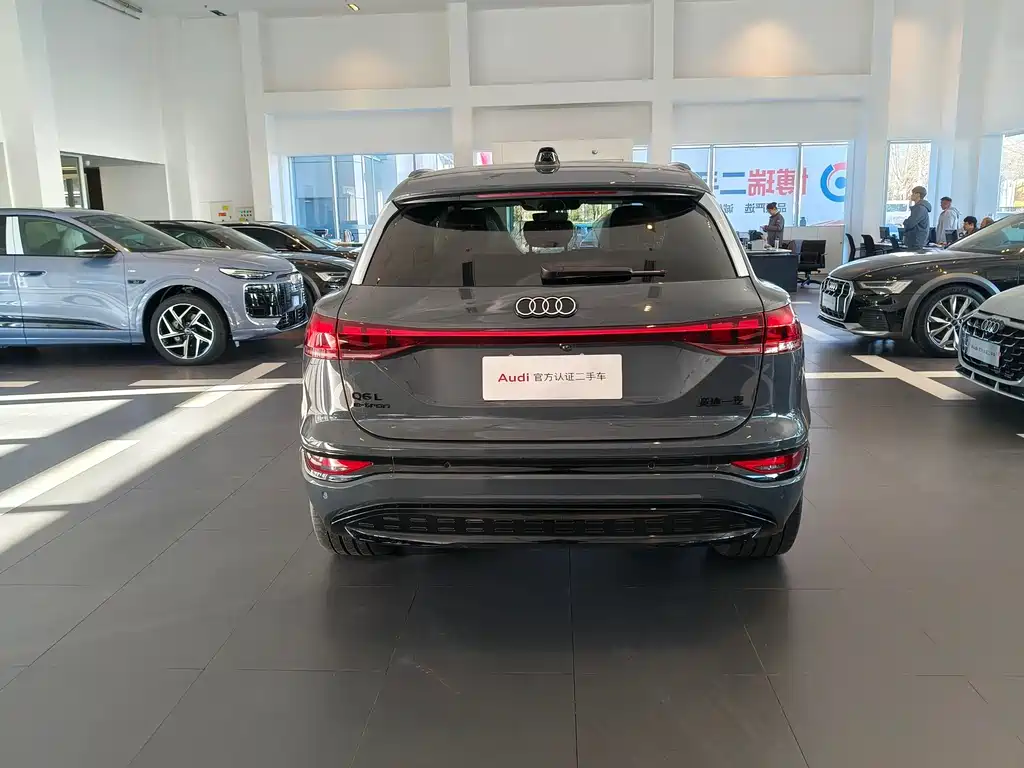 AUDI Q6L E TRON