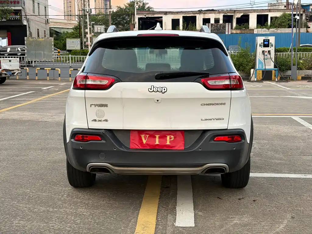 Jeep Cherokee — миниатюра 8