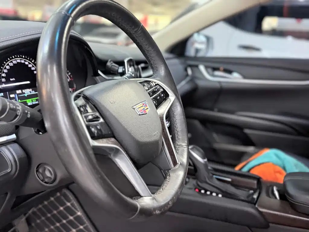 Cadillac XTS — миниатюра 5