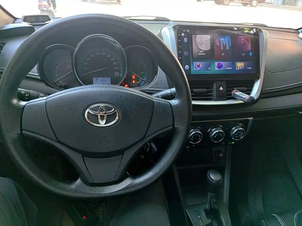 Toyota Yaris L — миниатюра 10