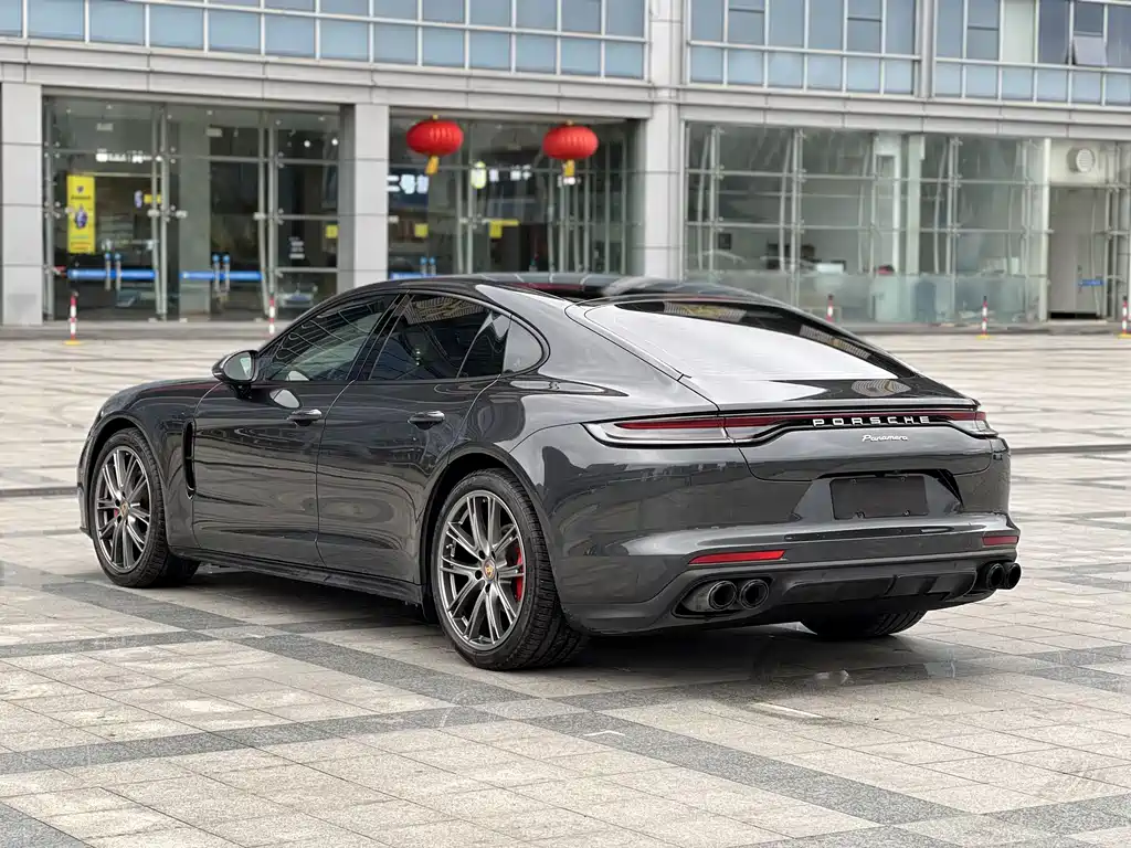 PORSCHE PANAMERA