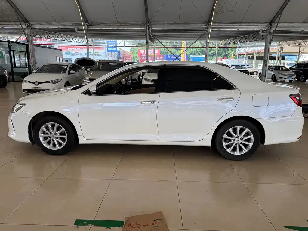 Toyota Camry — миниатюра 9