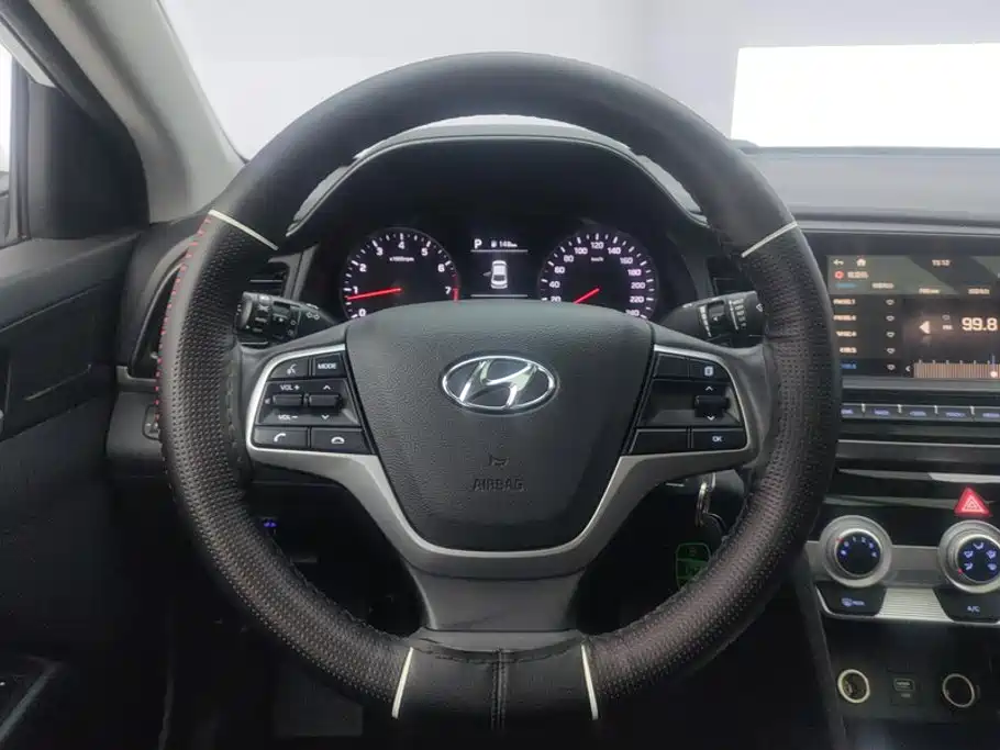 Hyundai Elantra — миниатюра 15