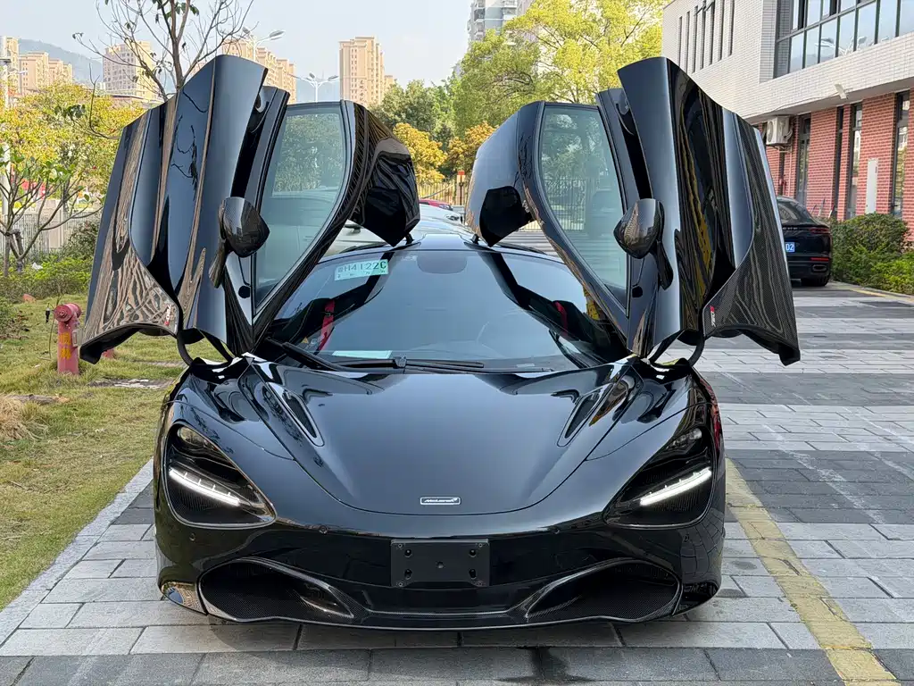 MCLAREN 720S