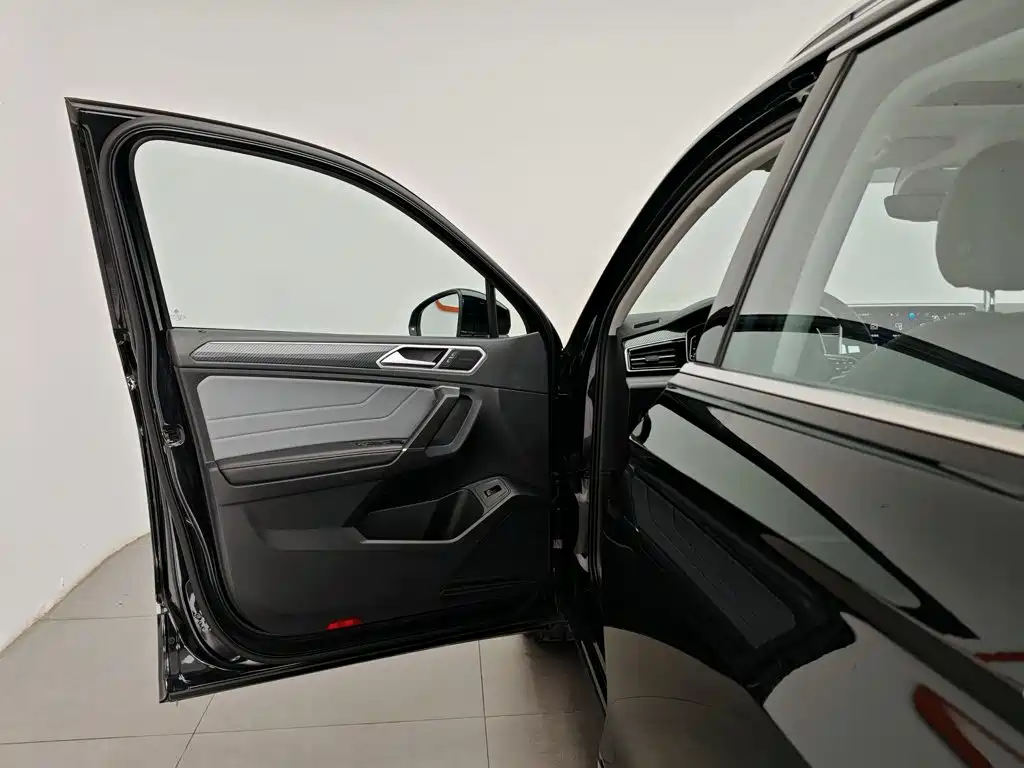 Volkswagen Tiguan L L 2023 330TSI AT R-Line Flagship