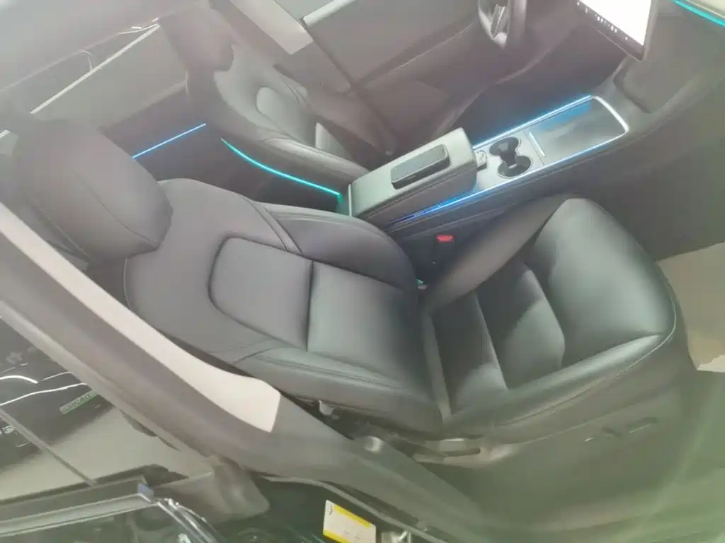 Tesla Model Y — миниатюра 25