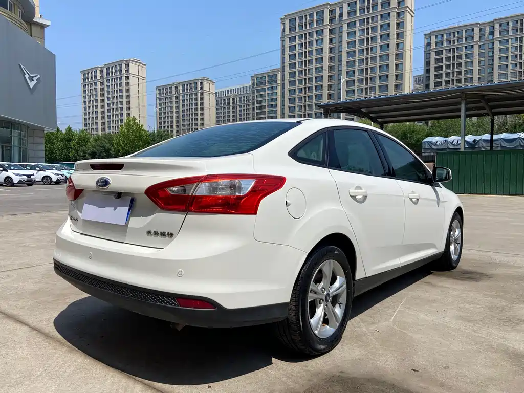 Ford Focus 2012 1.6L AT