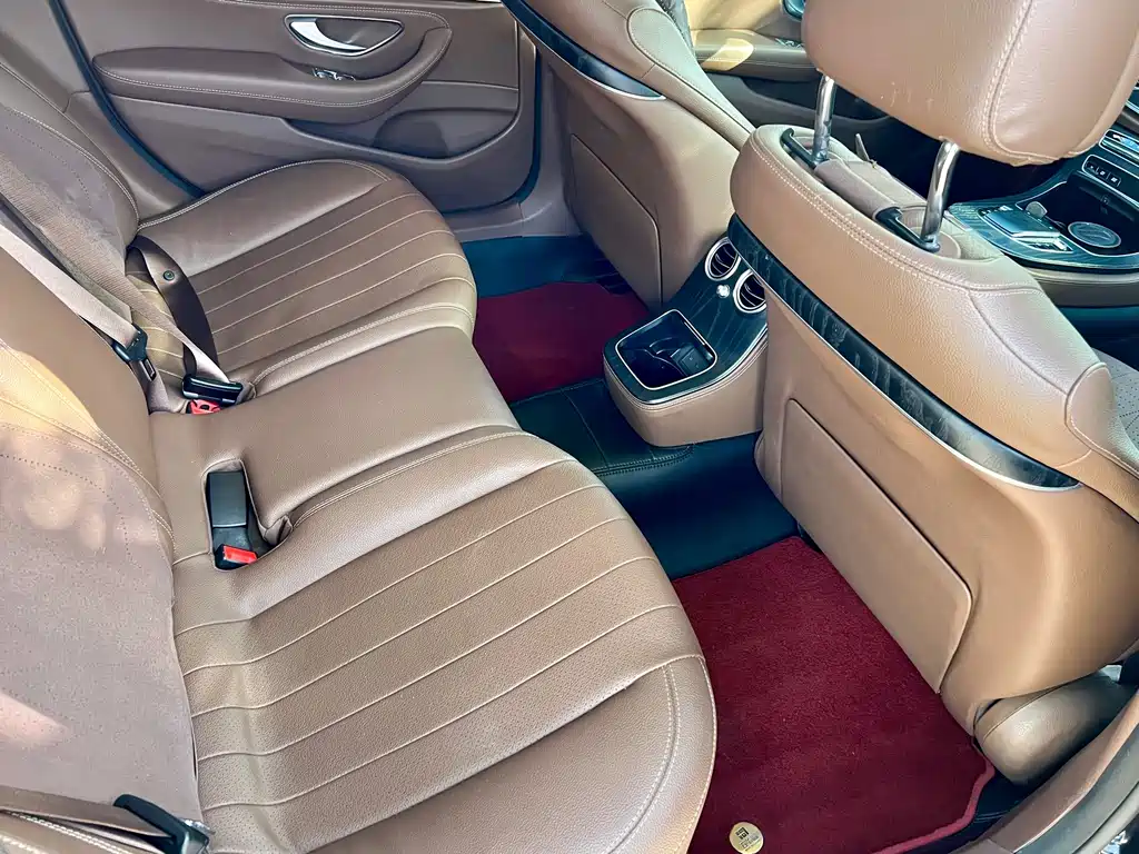 Mercedes-Benz E-Class — миниатюра 9