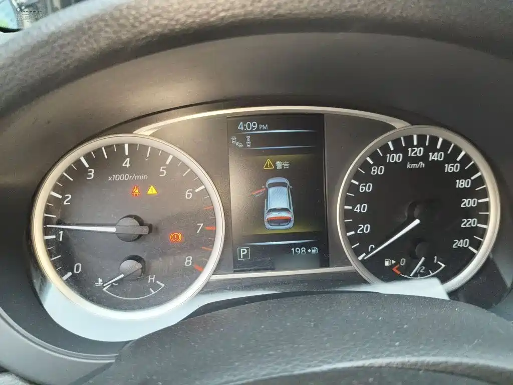 Nissan Tiida — миниатюра 4